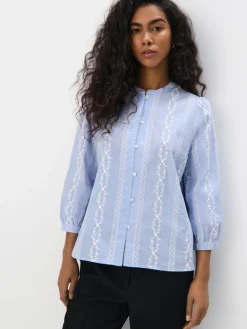 MOHITO Bawełniana bluzka z haftem bu0142u0119kitny Outlet
