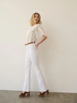 MOHITO Białe jeansy flare biau0142y Hot