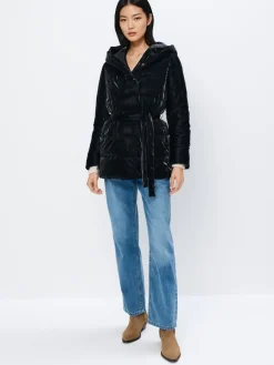 MOHITO Czarna kurtka typu puffer z wiązaniem czarny Fashion