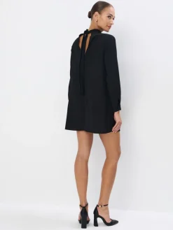 MOHITO Czarna sukienka mini z wiązaniem czarny Fashion