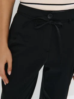 MOHITO Czarne spodnie z wiązaniem czarny Outlet