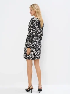MOHITO Dzianinowa sukienka mini we wzory beu017cowy Outlet