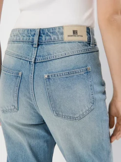 MOHITO Jeansy mom fit niebieski Hot
