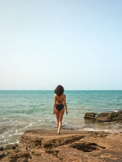 MOHITO Jednoczęściowy strój kąpielowy czarny Sale