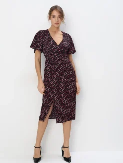 MOHITO Kopertowa czarna sukienka midi w kwiaty czarny Outlet