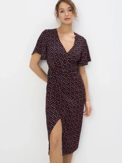 MOHITO Kopertowa czarna sukienka midi w kwiaty czarny Outlet