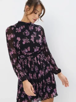 MOHITO Plisowana sukienka mini w kwiaty czarny Online