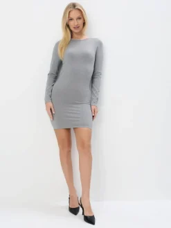 MOHITO Szara sukienka mini z metalizowaną nitką szary Hot